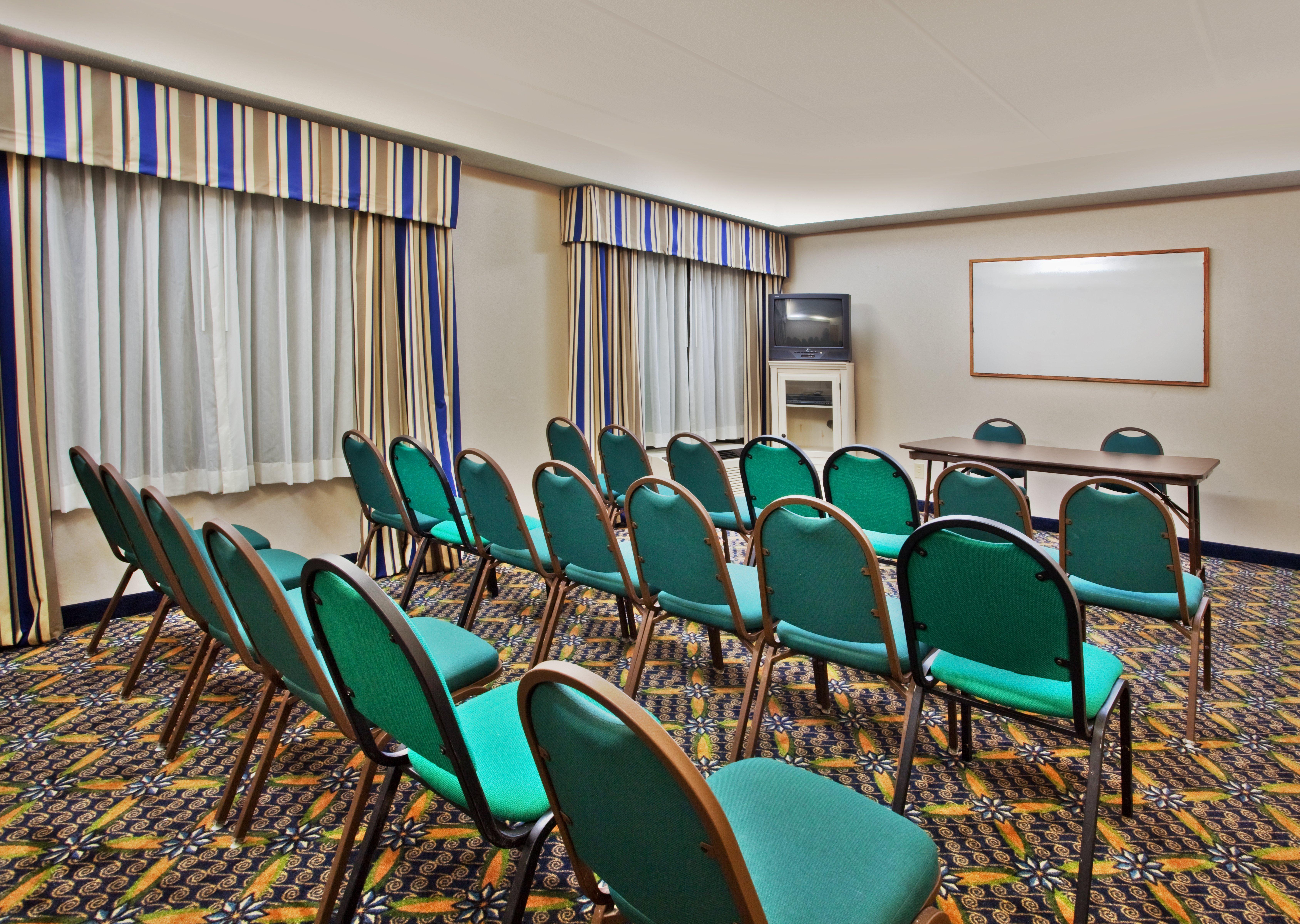 Holiday Inn Express Hotel & Suites Lawrenceville By Ihg Esterno foto