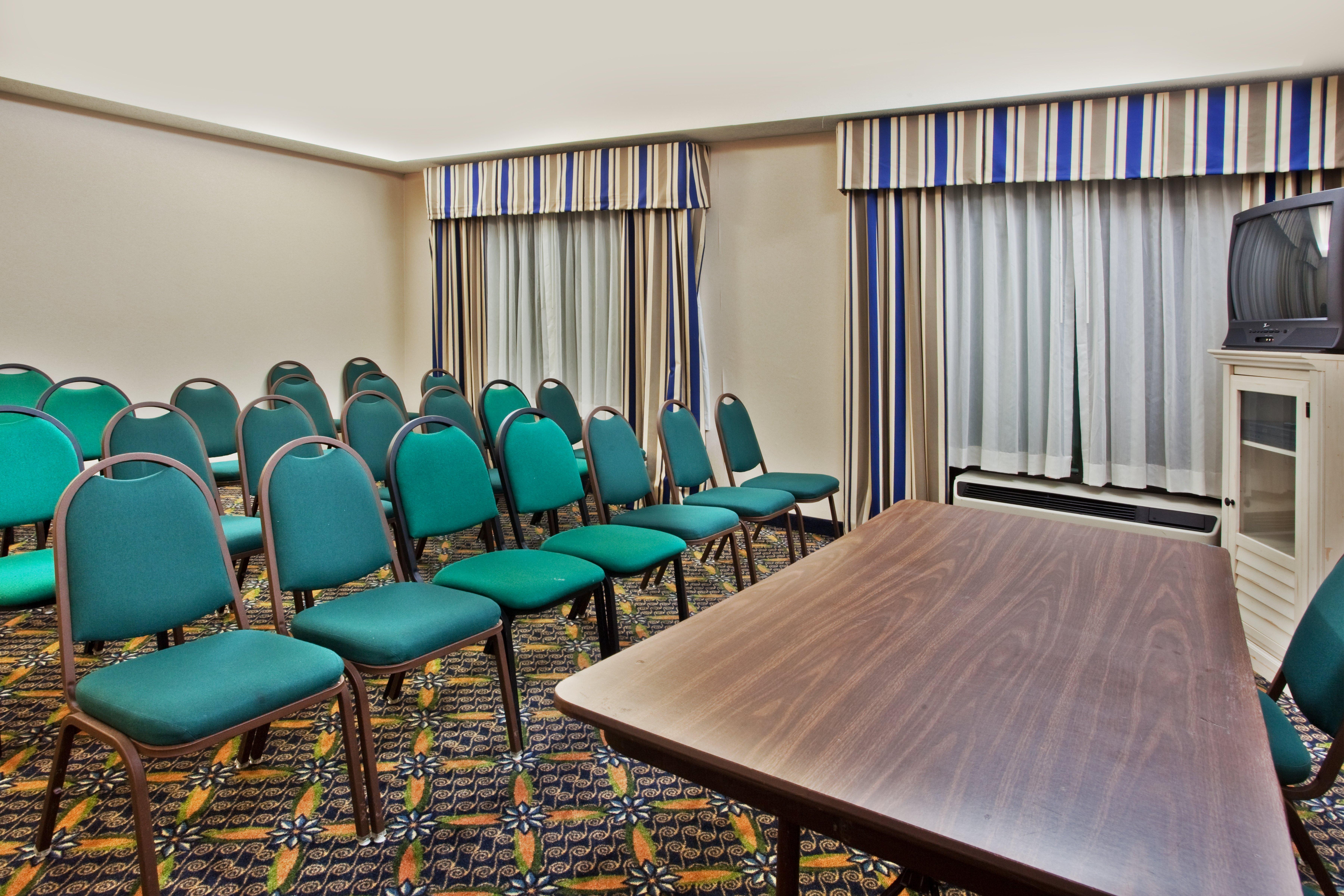 Holiday Inn Express Hotel & Suites Lawrenceville By Ihg Esterno foto