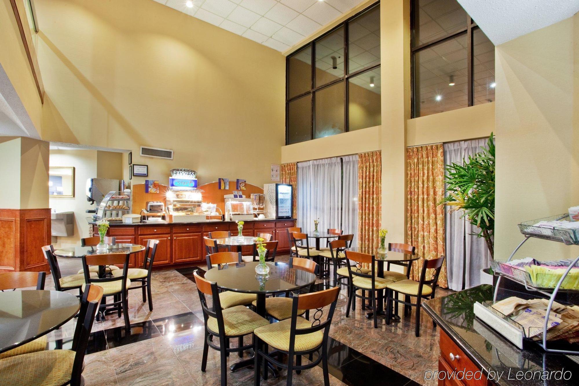 Holiday Inn Express Hotel & Suites Lawrenceville By Ihg Esterno foto
