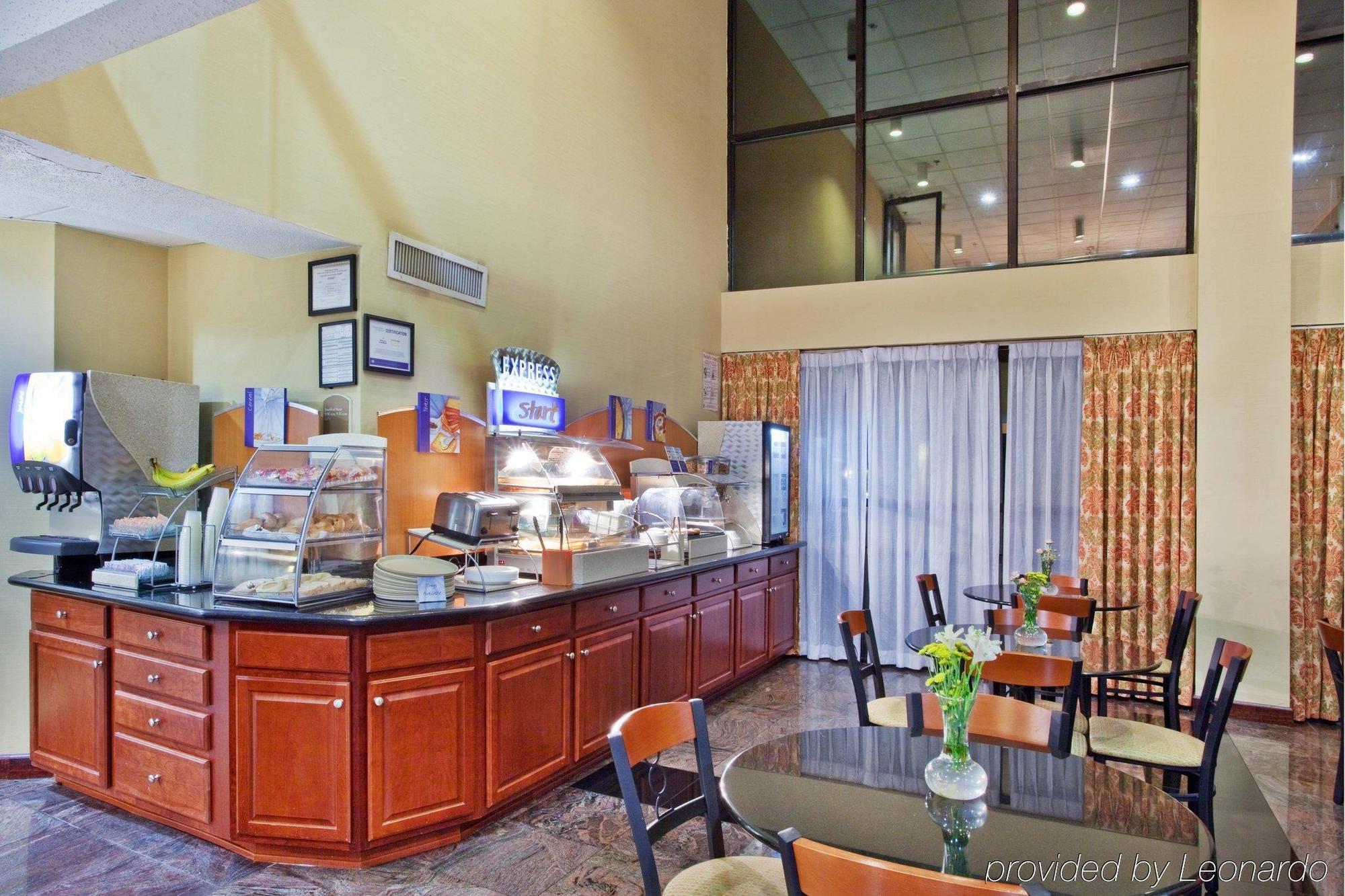 Holiday Inn Express Hotel & Suites Lawrenceville By Ihg Esterno foto